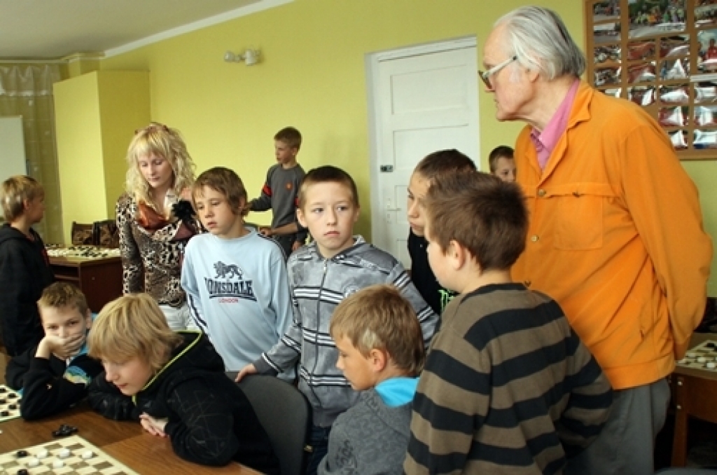 Oktobrī tika rīkotas dažāda veida sacensības skolēniem – basketbolā, dambretē, šahā, futbolā, novusā, krosā un citas. Šajā galerijā var ieskatīties dažu sacīkšu norisē, ko organizēja Bauskas novada Bērnu un jauniešu sporta skola un Bauskas...
Autors: Uldis Varnevičs