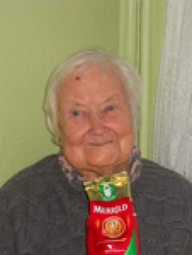 Aina Sigalova priecīga par dāvanu un sarīkojumu.
Autors: No albuma.