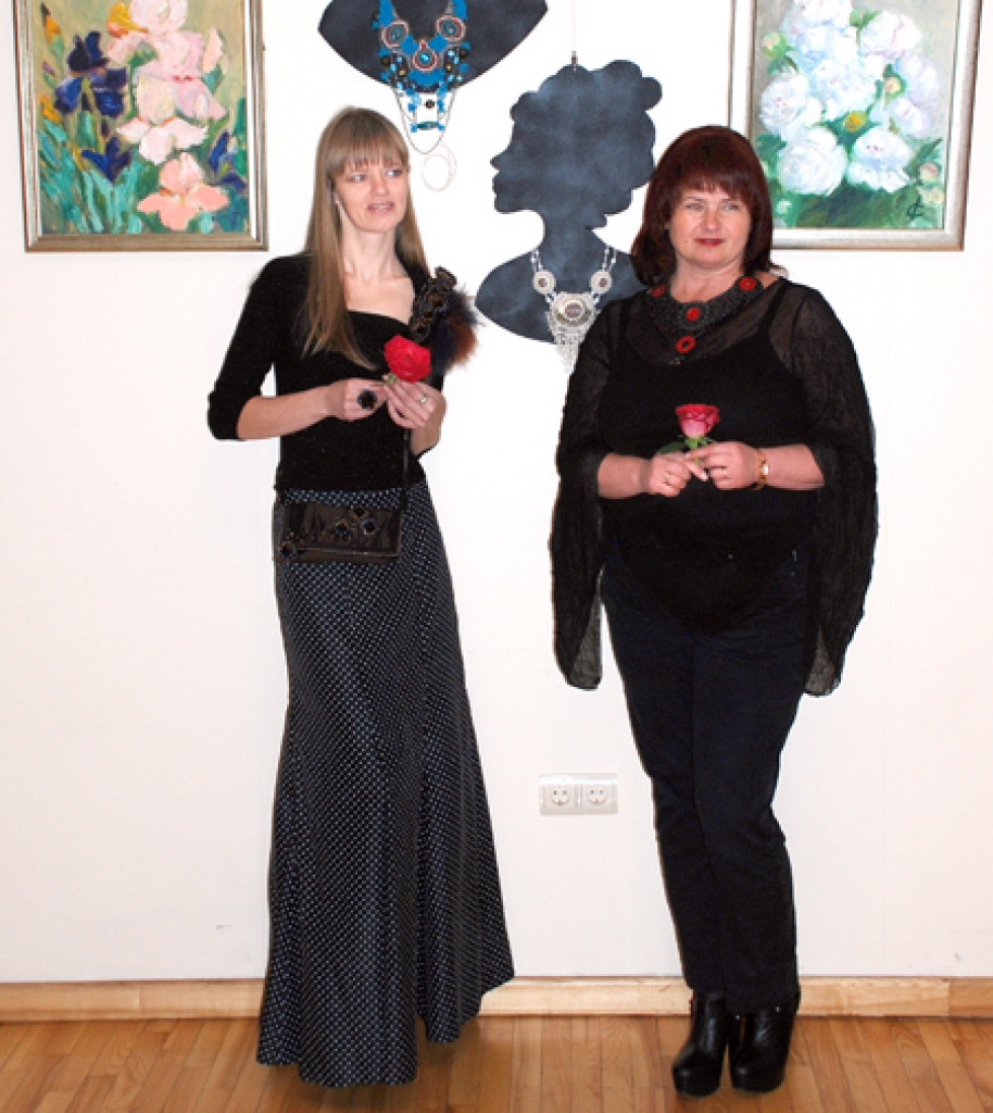 Ginta Zaumane (no kreisās) un Gita Kravala radošos darbus veido personības brīvai pašizpausmei.
Autors: No albuma.