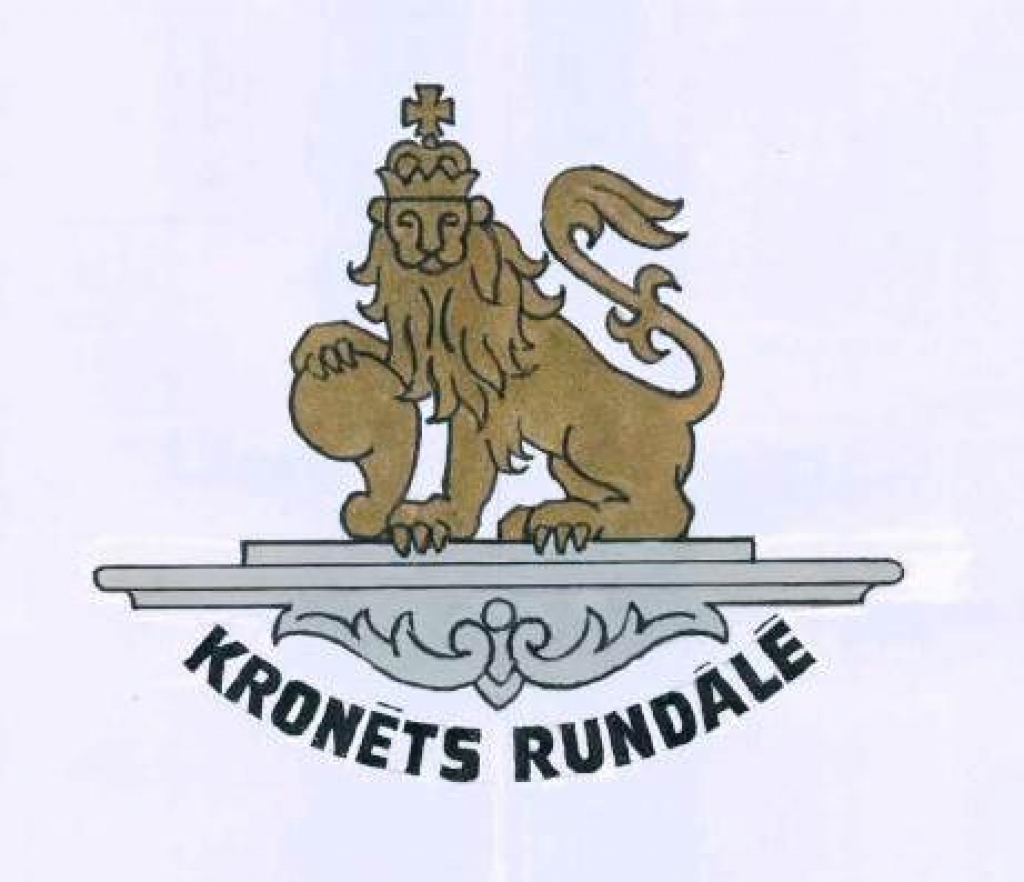 Zaļā tirdziņa logo autors Vladimirs Ladusāns ir Mākslinieku savienības un Dizaineru savienības biedrs, viņš izstrādājis arī Rundāles novada ģērboni.
Autors: rundale.lv