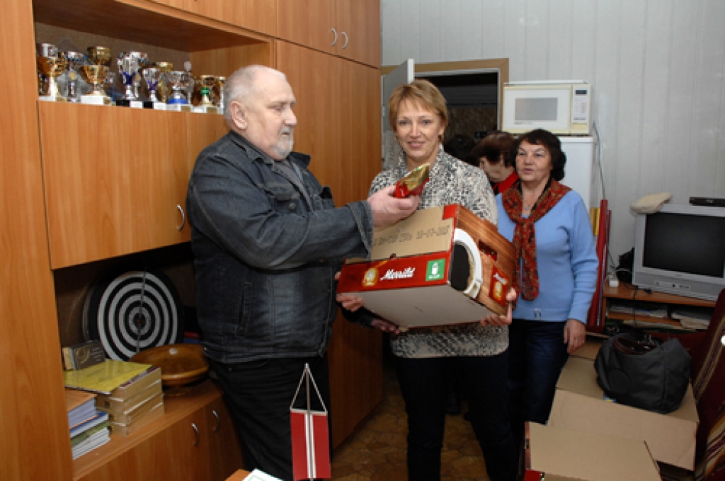 Bauskas invalīdu sporta un rehabilitācijas biedrības «Bauska» pārstāvji pirmdien, 3. decembrī, uzņēma ciemiņus no biedrības «Sarkanais Krusts» Bauskas komitejas. 
Autors: Ivars Bogdanovs