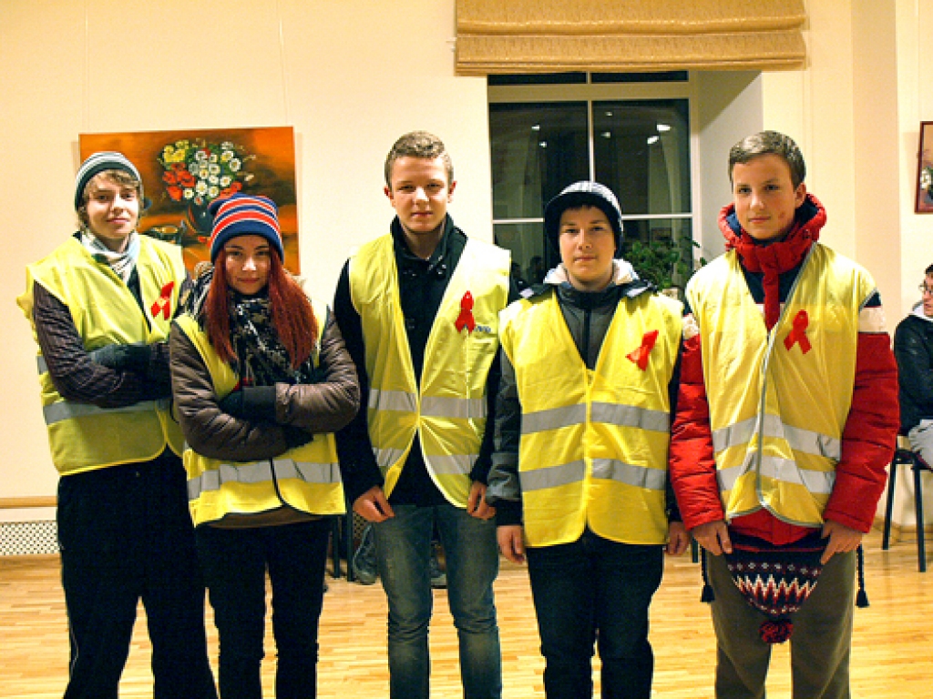 «Lāzerpingvīni» – uzvarētāju komanda no Iecavas vidusskolas 9.a klases – pirms starta.
Autors: Madara Ērgle