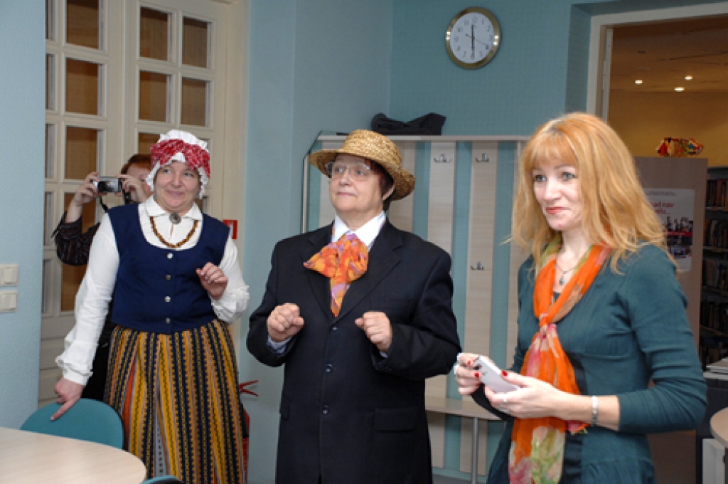 Bauskas Valsts ģimnāzijā piektdien, 30. novembrī, uzņemti ģimnāziju radošās dienas dalībnieki no Dobeles, Jelgavas un Ogres.

Bauskas sākumskolas zālē mājinieki ciemiņiem rādīja savus talantus. Ģimnāzists Ritvars Māsāns uzstājās ar ģitāras...
Autors: Ivars Bogdanovs