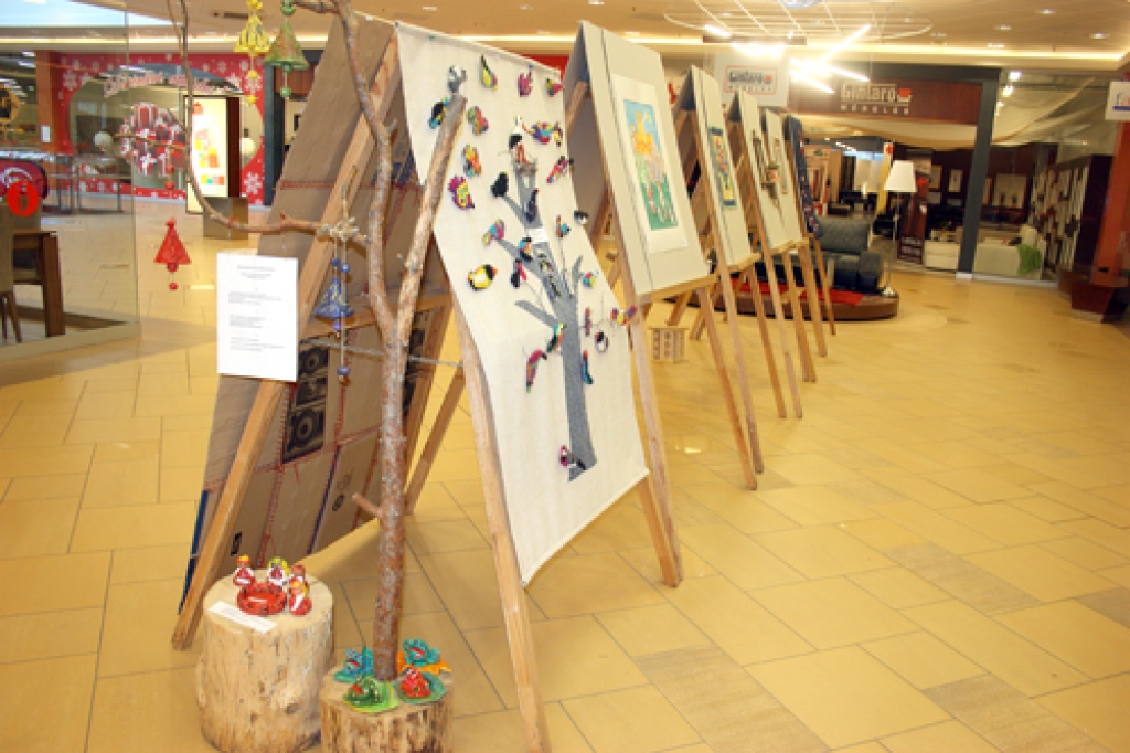 Zālītes skolēnu un pedagogu darbi akcijas «Nāc līdzās!» izstādē Rīgā. 