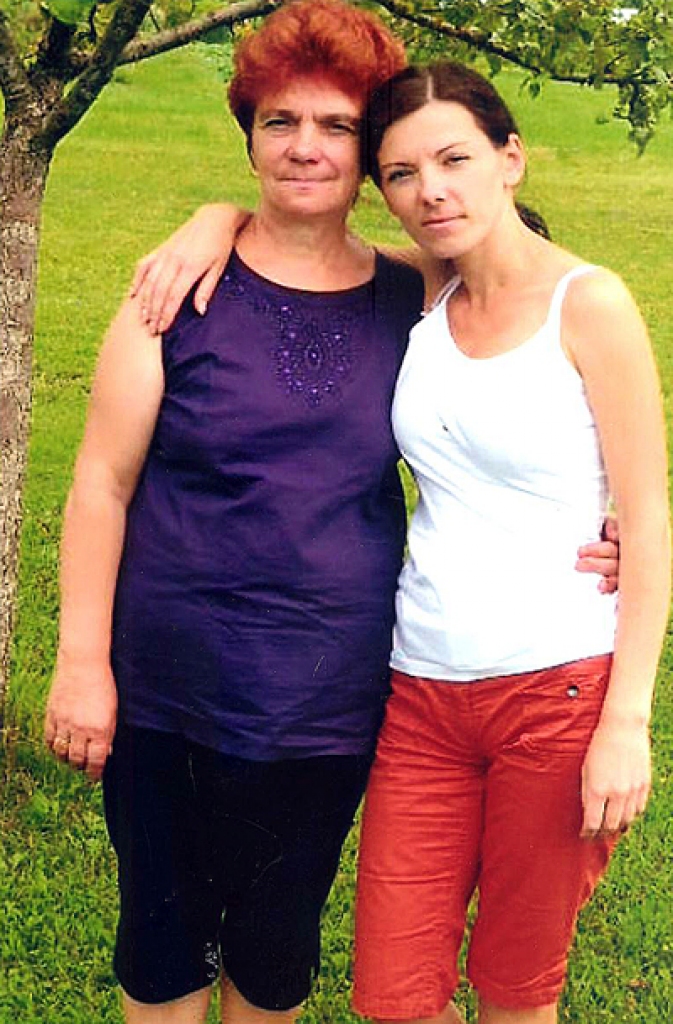 Jubilāre ar meitu Mariku, kas  dzimšanas dienā viņai sagādājusi pamatīgu pārsteigumu –   mazdēliņu Robertu.