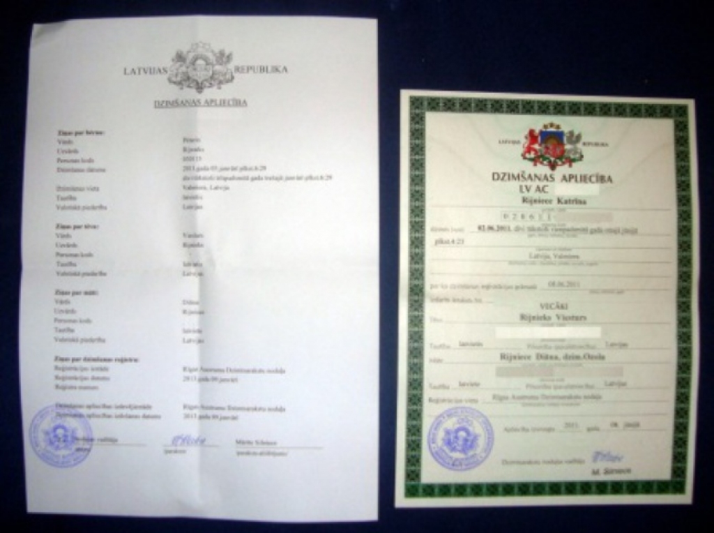 Kopš 2013. gada 1. janvāra ir vienkārši melnbalta izdruka ar informāciju uz A4 formāta baltas lapas ar amatpersonas parakstu un manuālu apzīmogojumu (no kreisās).
Autors: maminuklubs.lv