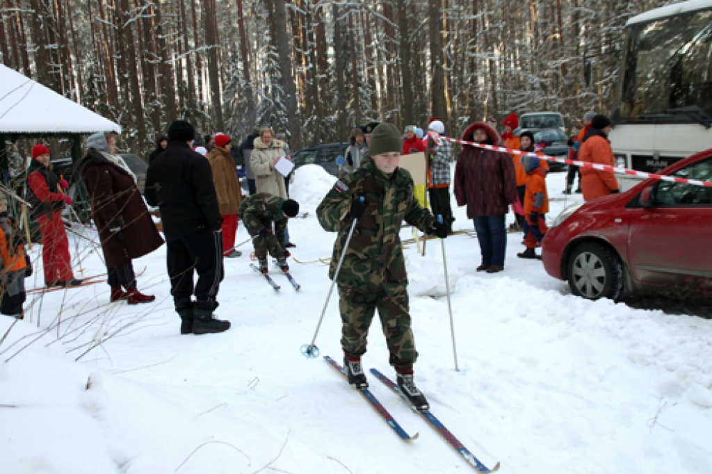 Griķu pamatskolas jaunsargu vienības pārstāvji dodas trasē. 
Autors: Uldis Varnevičs