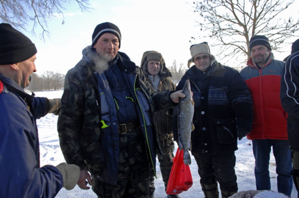 Uzvarētājs Eduards Nākmanis ar 2,931 kilogramu smago līdaku.
Autors: Ivars Bogdanovs