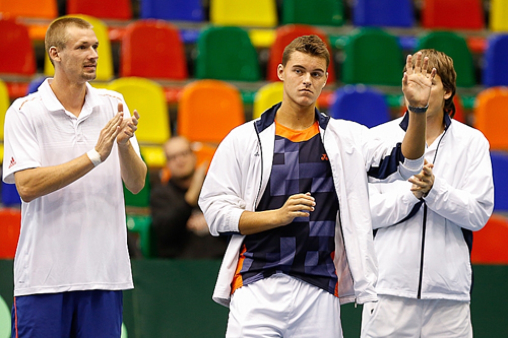 Mārtiņš Podžus (vidū) kļuvis par vienu no Latvijas tenisa izlases balstiem. 
Autors: publicitātes foto