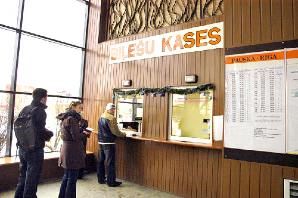 Pēc SIA «Sabiedriskais autobuss» vadības ieceres autoostu kasēs vairs nevarēs nopirkt biļetes uz Rīgu un no galvaspilsētas uz Bausku.
Autors: no «Bauskas Dzīves» arhīva