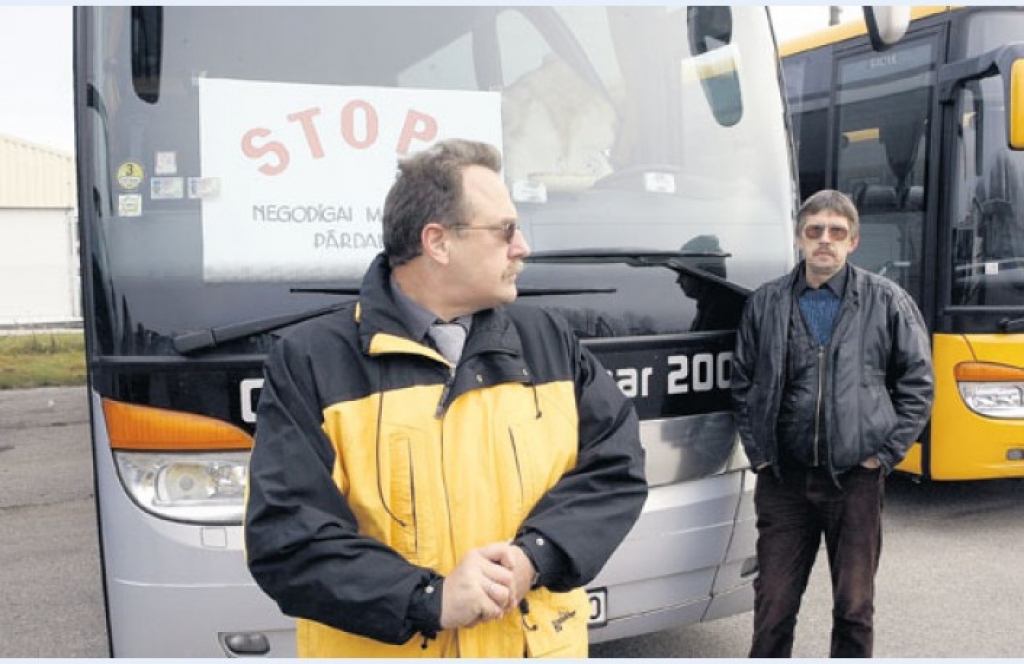 «Vai tas ir normāls bizness - plānot darbus uz mēnesi?» retoriski vaicā SIA Aips vadītājs Uldis Kolužs (no kreisās).
Autors: diena.lv