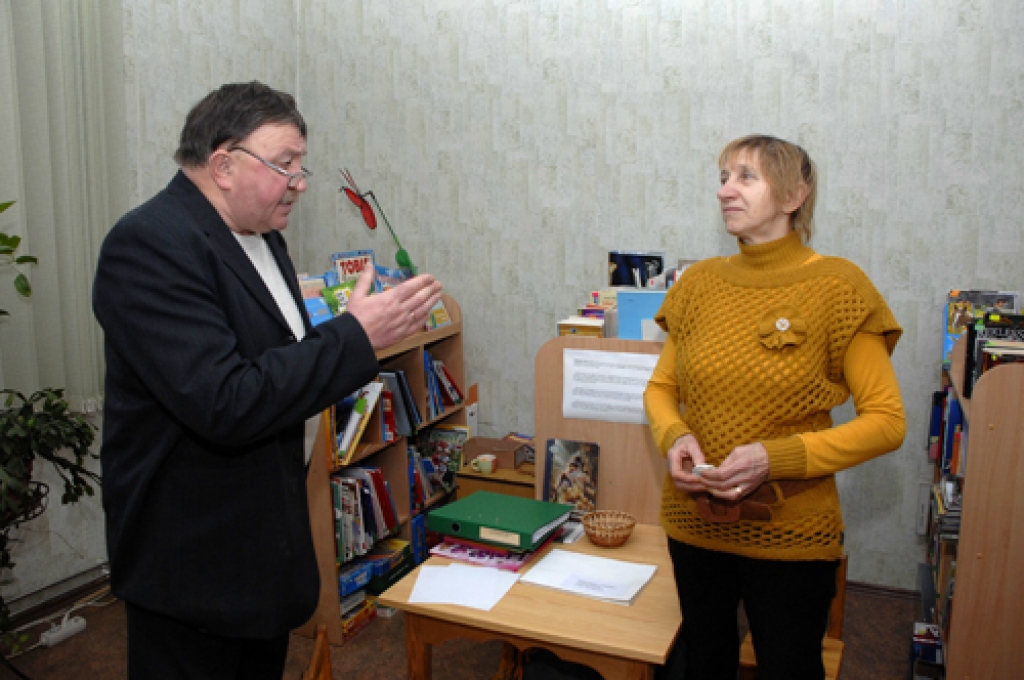 Īslīces pagasta pārvaldes vadītājs Jānis Barans ar bibliotēkas vadītāju Ainu Piku spriež, kad varēs sākt pārvākšanos uz izremontētajām telpām.
Autors: Ivars Bogdanovs