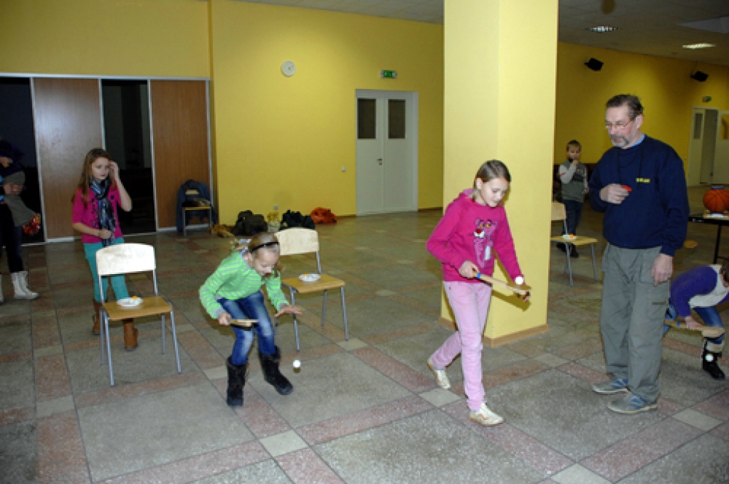 «Kamardē» skolu brīvlaika izskaņā bērni iesaistās galda spēlēs.
Autors: Ivars Bogdanovs