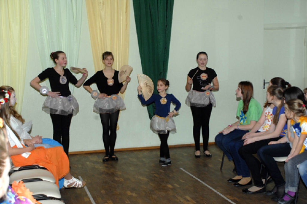 Bauskas bērnu un jauniešu centra (BJC) 3. skolēnu šūto leļļu modes tērpu skatē «Lelle» 29. janvārī BJC zālē savus rokdarbus izrādīja skolēni no Bauskas un Rundāles novada. Šī gada leļļu modes tērpu skate veltīta saules zīmei. Šis ir...
Autors: Ivars Bogdanovs