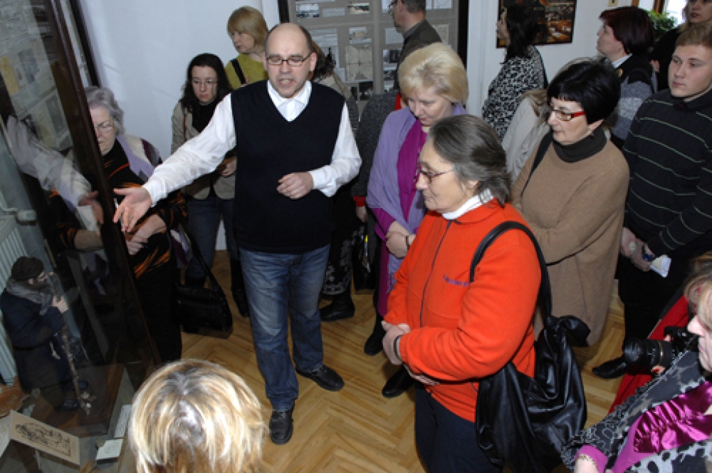 Bauskas novadpētniecības un mākslas muzejā un Bauskas viesnīcā 24. – 26. janvārī risinājās ļoti labi apmeklēts seminārs «Ebreju kopienas Zemgalē un Sēlijā». Augsta līmeņa profesionāļu lekcijas, neformālas sarunas un diskusijas sniedza...
Autors: Ivars Bogdanovs