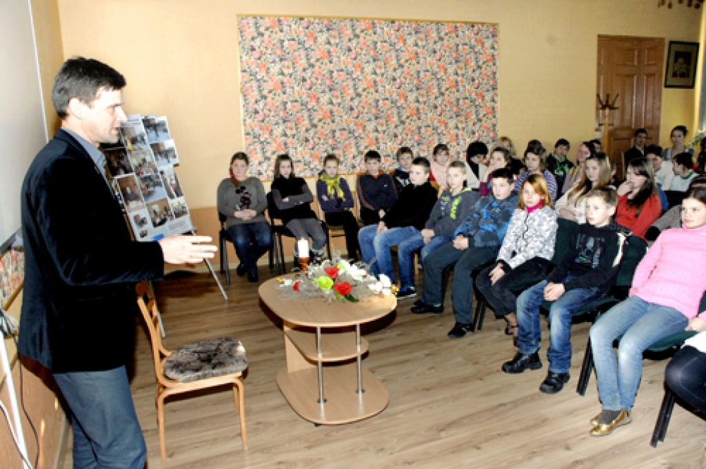 Aktieris Vilis Daudziņš šogad bija Skaistkalnes vidusskolas barikāžu piemiņas sarīkojuma īpašais viesis.