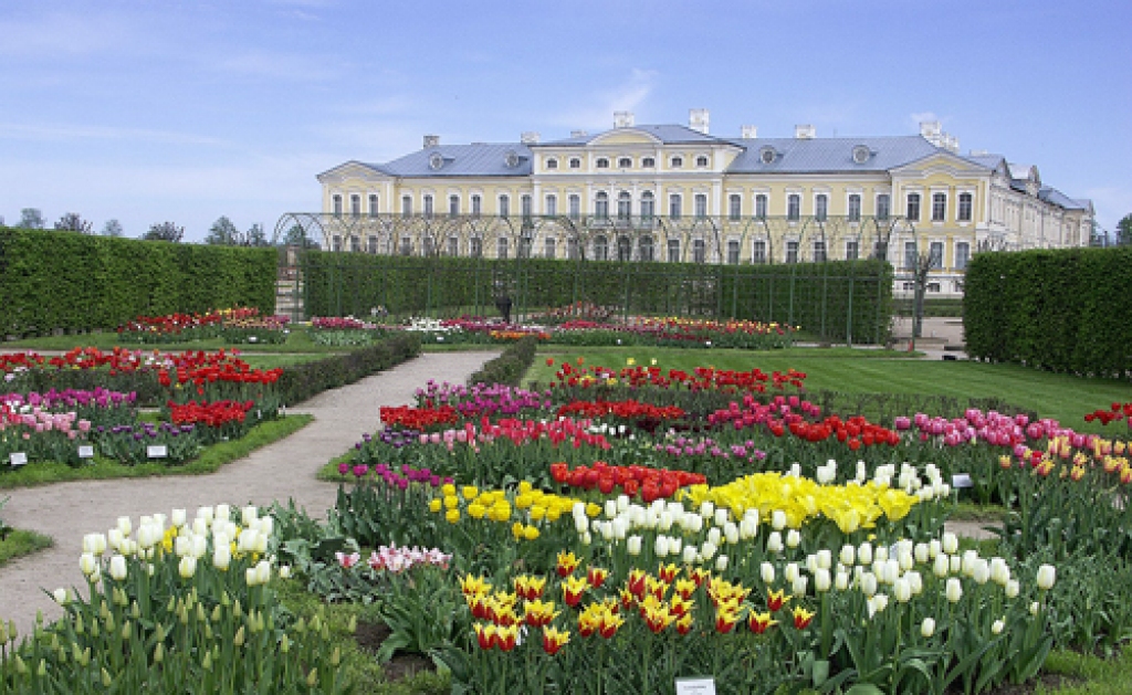 Laulību tagad var noslēgt arī tulpju, rožu vai ceriņu dārzā, atbilstīgi grozījumiem Civillikumā.