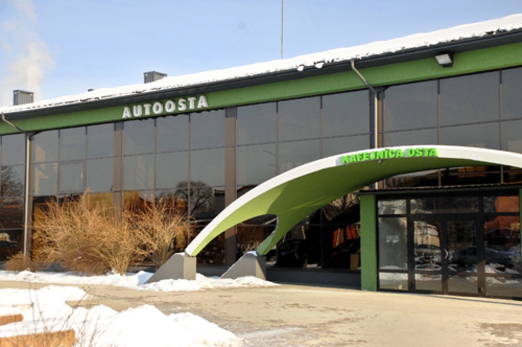 Par Bauskas autoostas izmantošanu SIA «Aiva auto» maksā ļoti maz, dažu dienu šī summa nav pat divi lati, skaidro autoostas pasažieru pārvadājumu daļas vadītājs Jānis Kļaviņš.