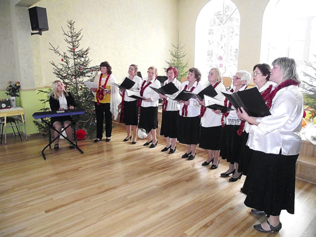 «Uguntiņas» – jaunsauliešu vokālais ansamblis.