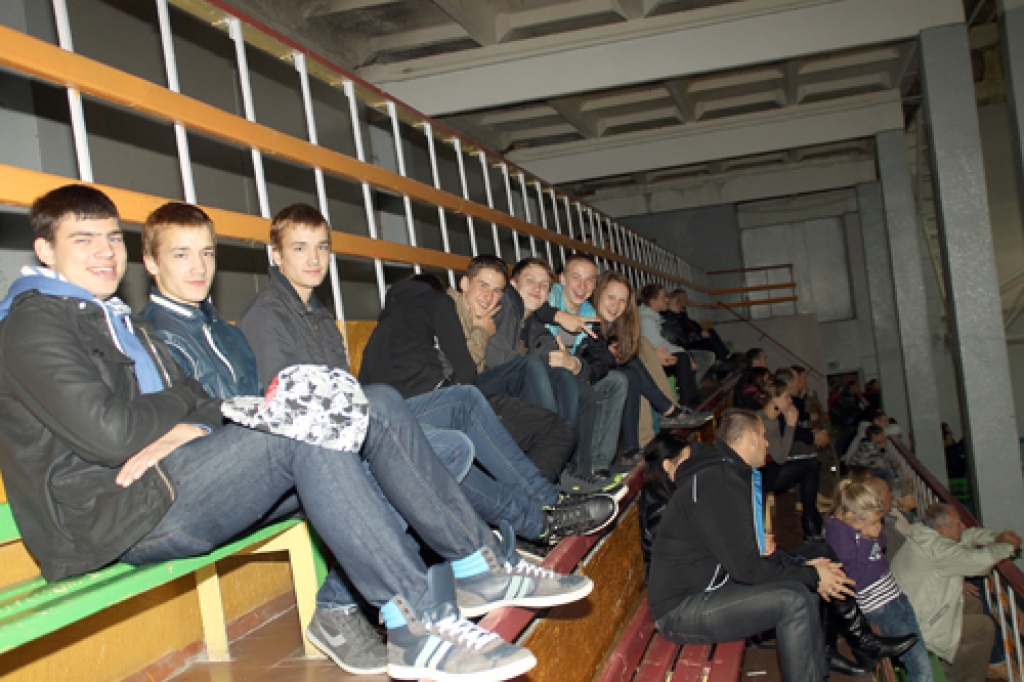 Bauskas sporta līdzjutējiem Latvijas čempionātu spēles «Mēmelē» aukstuma dēļ nebūs pieejamas, tagad jābrauc uz pagastiem ar mašīnām vai jāpaliek mājās. 