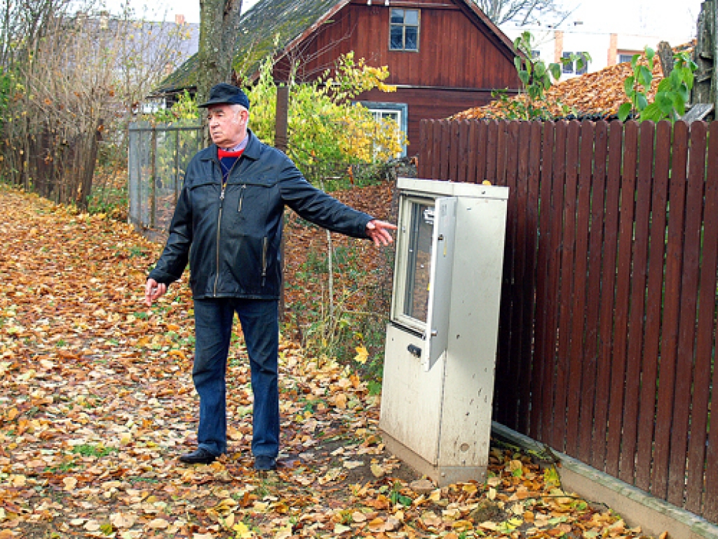 Juris Rupulis sava un triju kaimiņu īpašumu elektrosadales kastei tagad pierīkojis papildu atslēgu, lai labāk nodrošinātu iekārtas pret nepiederošu personu piekļuvi.