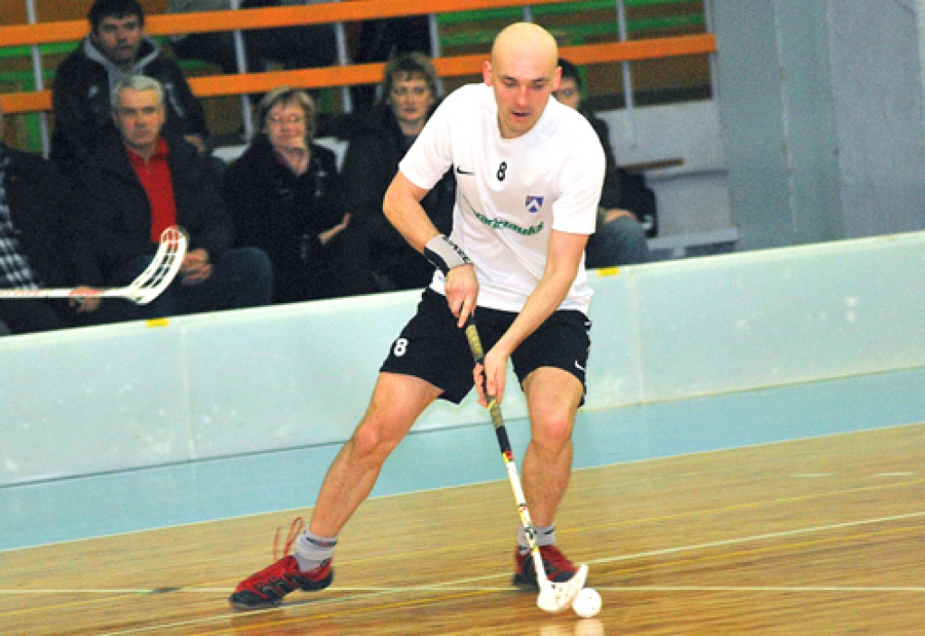 Florbola klubā «Bauska» P. Maziks ir aizsargs.