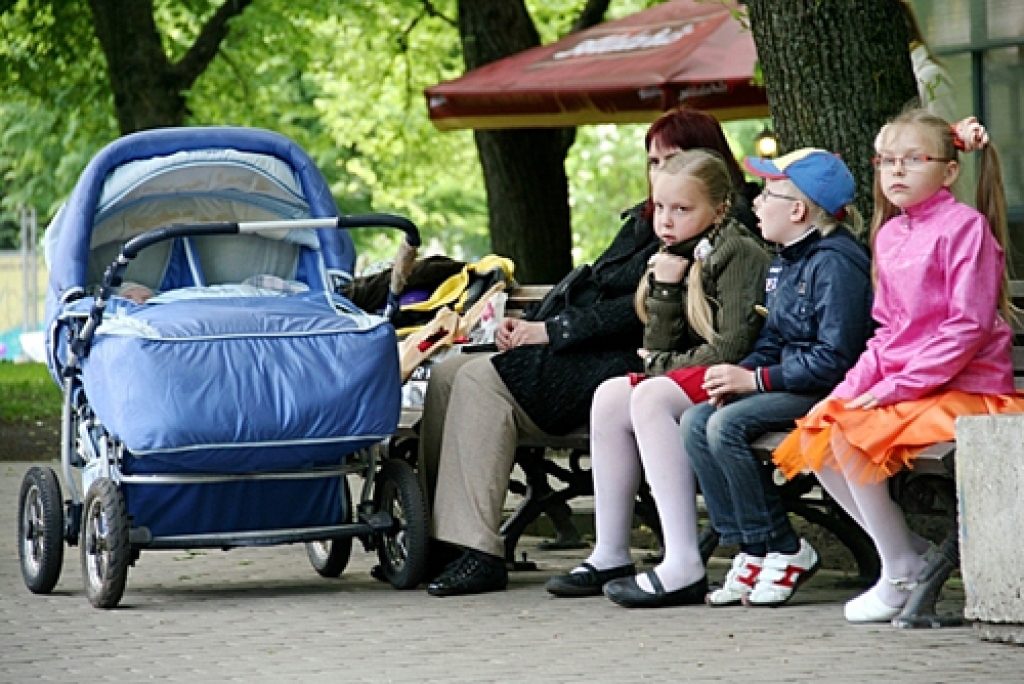 Lielās ģimenēs bērni nodrošina iespēju saņemt 50% atlaidi nekustamā īpašuma nodoklim.