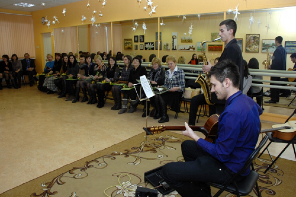 Gleznu izstādes «Mīlestības darbi Lietuvai» atklāšanā muzicēja Aleksandrs Ozols un Māris Kēze.
Autors: Ivars Bogdanovs