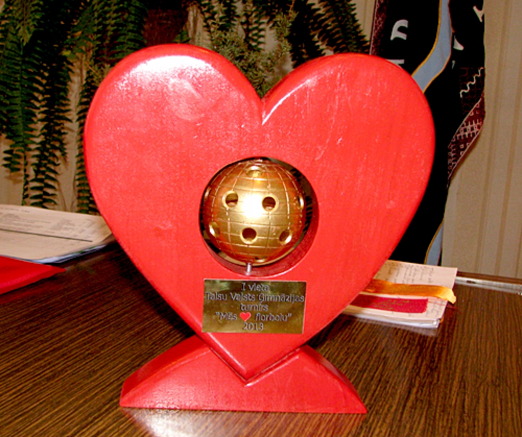 Talsu Valsts ģimnāzijas rīkotajā turnīrā «Mēs mīlu florbolu» 1. vietu ieguva Bauskas Valsts ģimnāzijas komanda. 
Autors: Vilnis Auzāns