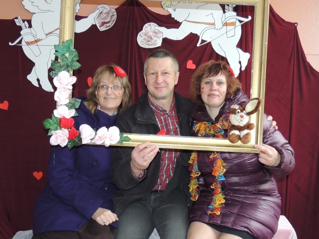 Mežotnes «Valentīndienas ekspreša» vadītāji Nijole Koļesņika, Normunds Vāvers un Inga Mauriņa. 
Autors: No albuma.