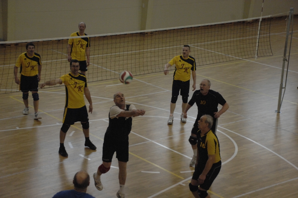 Laukumā tiekas «JK» un «Īslīce 1» komandas.
Autors: Ivars Bogdanovs