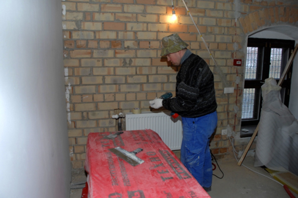 Bauskas Rātsnamā atsākusies rosība. SIA  «Ota un partneri» meistari veic ēkas rekonstrukcijas 3. kārtas darbus iekštelpās.
Autors: Ivars Bogdanovs