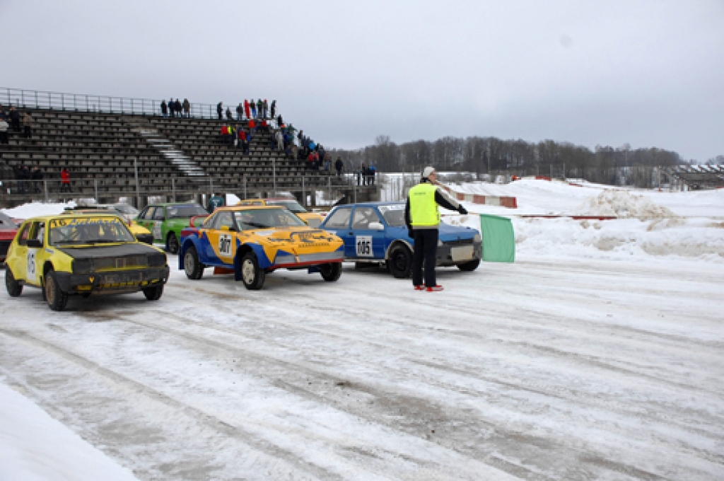 16. februārī sporta kompleksā «Mūsa», kas Gailīšu pagastā, tika aizvadīts Latvijas Automobiļu federācijas (LAF) folkreisa Ziemas kausa un LAF Krosa komisijas autokrosa kausa priekšpēdējais, ceturtais, posms. 
Sacīkstēs kopskaitā startēja...
Autors: Ivars Bogdanovs