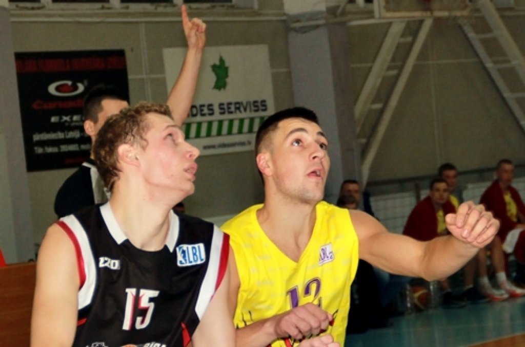 Sporta namā «Mēmele» 19. februāra vakarā Latvijas Basketbola līgas otrās divīzijas spēlē ««Kvēle»/sporta centrs «Mēmele»» uzņēma vienus no sacensību līderiem «VEF-LSPA». Baušķenieki piekāpās ar rezultātu 76:85. 

Pēc šīs spēles ««Kvēle»/SC...
Autors: Uldis Varnevičs