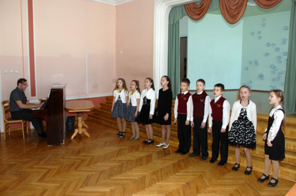 Valsts izglītības satura centra (VISC) organizētā vokālā konkursa «Balsis 2013» pirmā kārta 21. februārī norisinājās Bauskas pilsētas pamatskolas vecajā zālē, kas ir apveltīta ar labu akustiku. 
Kaut gan konkursā bija aicināti piedalīties...
Autors: Ivars Bogdanovs