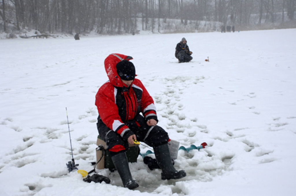 10. februārī Bangu dīķī Ceraukstes pagastā norisinājās zemledus makšķerēšanas sacensības. Šoreiz copmaņi ar īpaši lieliem lomiem nevarēja dižoties. Uzvara ceraukstietim Imantam Šuķim, kura loms svēra 1,320 kilogramus.
Autors: Ivars Bogdanovs