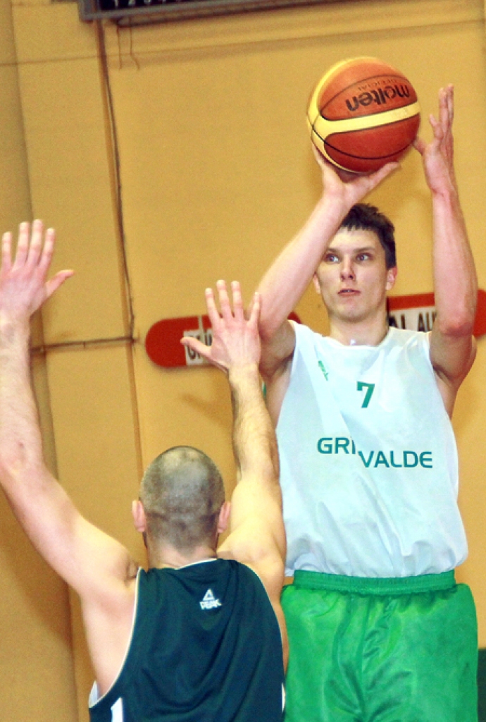 Gundars Brička – čempionāta rezultatīvākais spēlētājs «Grīnvaldes» sastāvā. 