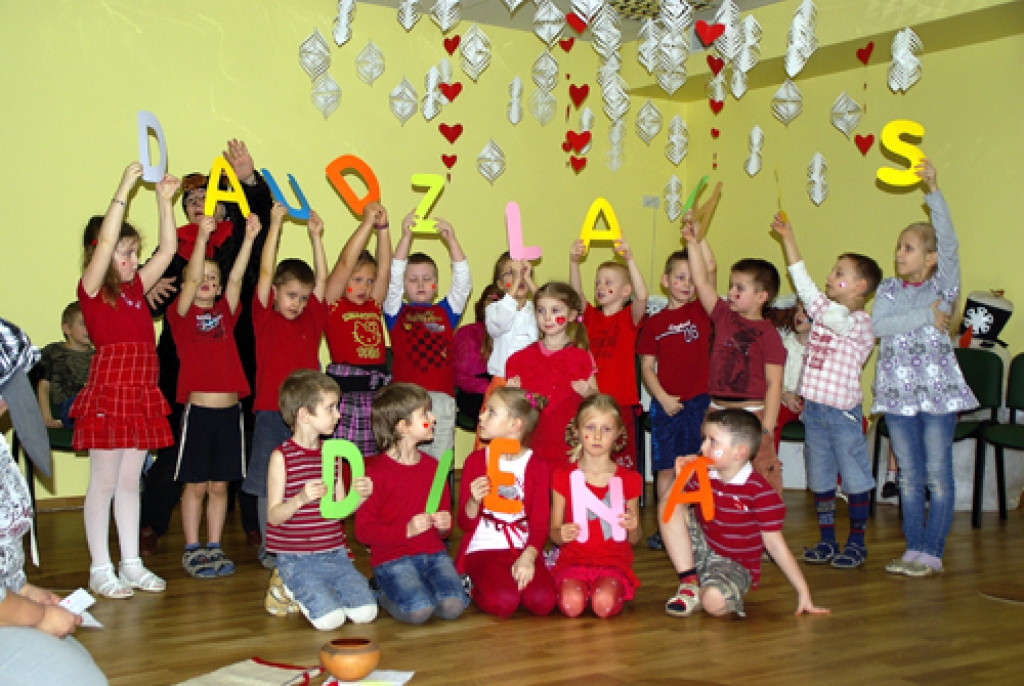 Bauskas bērnudārza «Zīlīte» filiālē Sirsniņdienas ballītē. 