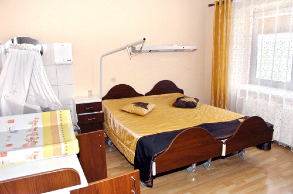 Ģimenes dzemdību palāta slimnīcas jaunajā korpusā, kas uzcelts pirms  13 gadiem. 