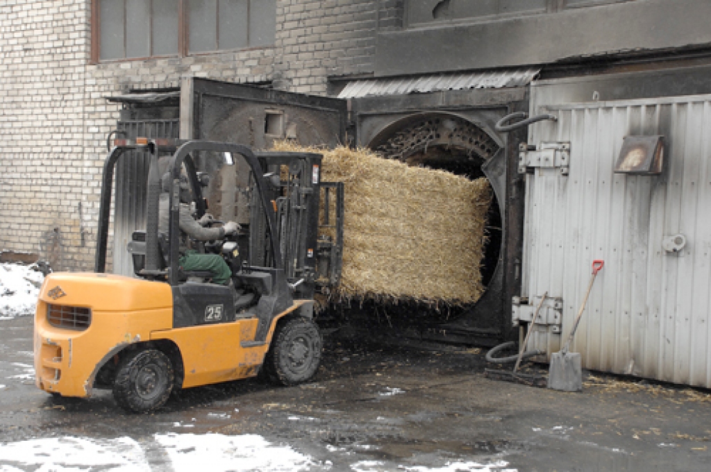 Saulainē 2012. gadā uzstādīts jauns apkures katls siltuma ražošanai, sadedzinot salmu ruļļus, – vienas megavatstundas cena ir Ls 24,30, kas ir zemākā apkārtējos novados.  