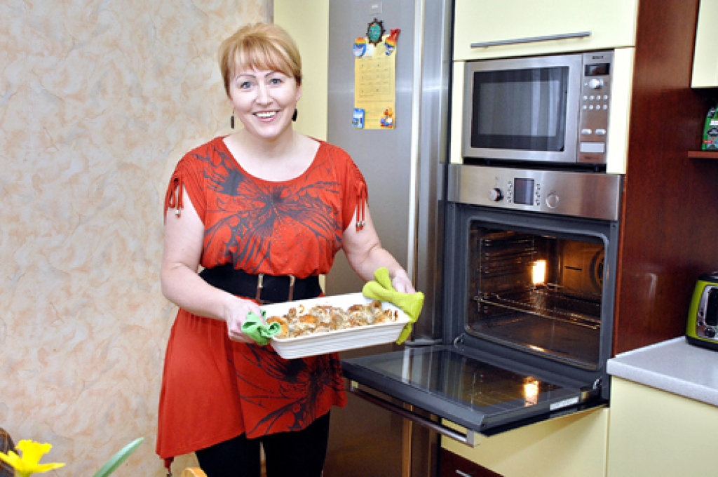 Sviteniece Sanita Auza stāsta, ka tīteņu pagatavošana no Pekinas kāposta lapām ir krietni vienkāršāka nekā ar parastajiem kāpostiem.