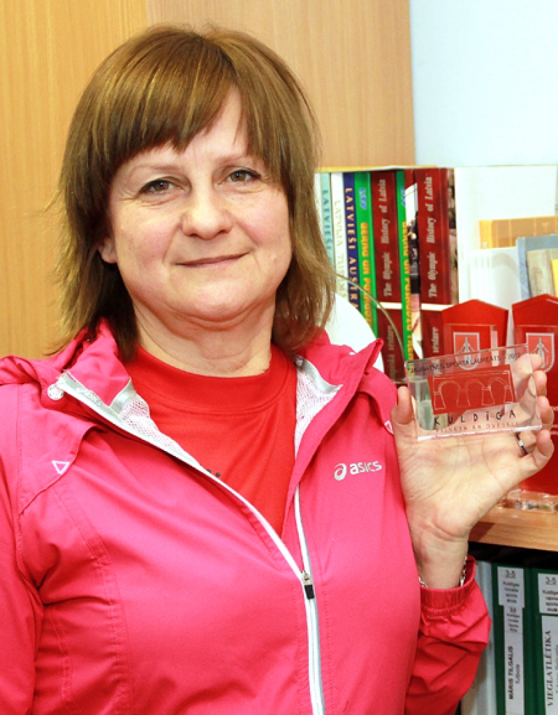 Saila Jansone atzīst, ka Kuldīga kļuvusi pazīstama ar sporta manēžu un oriģinālām balvām sacensību uzvarētājiem.