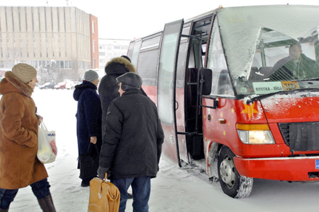 SIA «Sabiedriskais autobuss» pārvadājumus reisā Rīga–Bauska veic jau vairāk nekā mēnesi. Joprojām uzņēmums nespēj nodrošināt pienācīgu darba kvalitāti. 