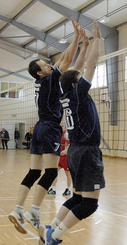 «Vecumnieku» veterāni sīksti cīnās čempionātā. 