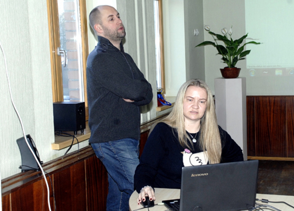 Iveta Svareniece-Āboliņa un Egils Āboliņš sniedza praktiskus padomus sociālo tīklu izmantošanā reklāmai.