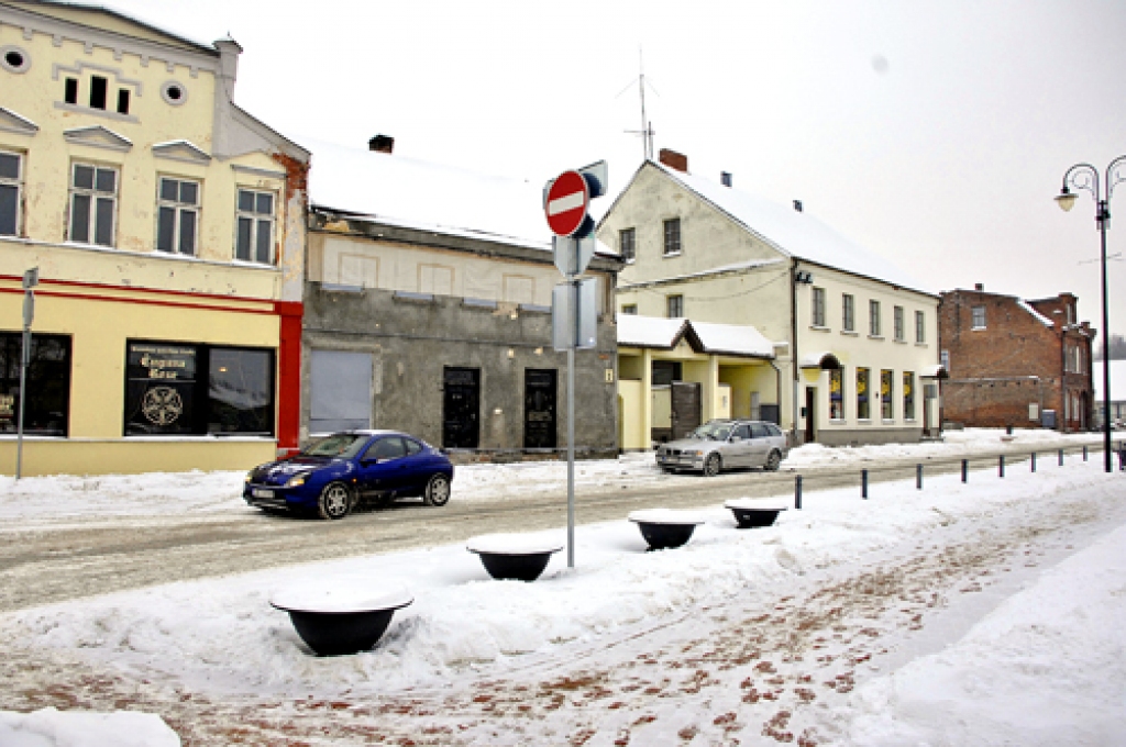 Pasta ielā Bauskā, Rātslaukuma malā, pamazām sāk atgriezties dzīvība. Iecerēts atjaunot privātīpašniekiem piederošos namus, veikt to fasādes kosmētisko remontu. 