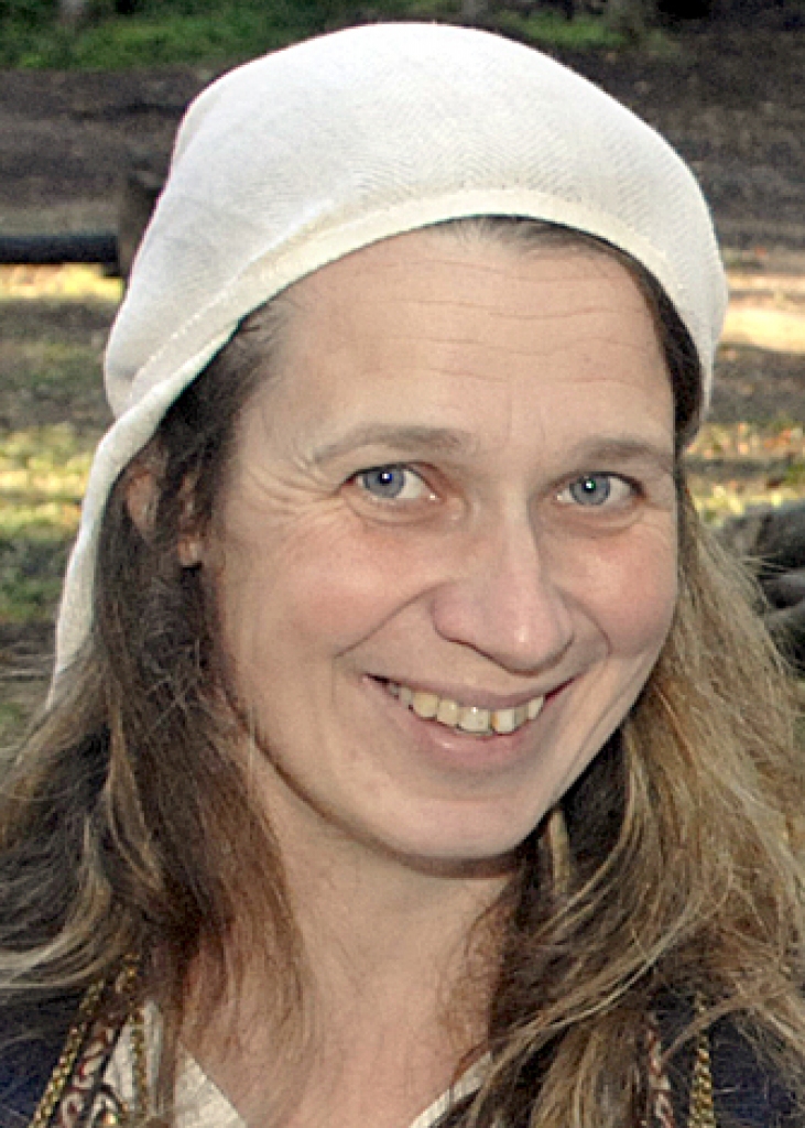 ELĪNA KŪLA-BRAŽE.