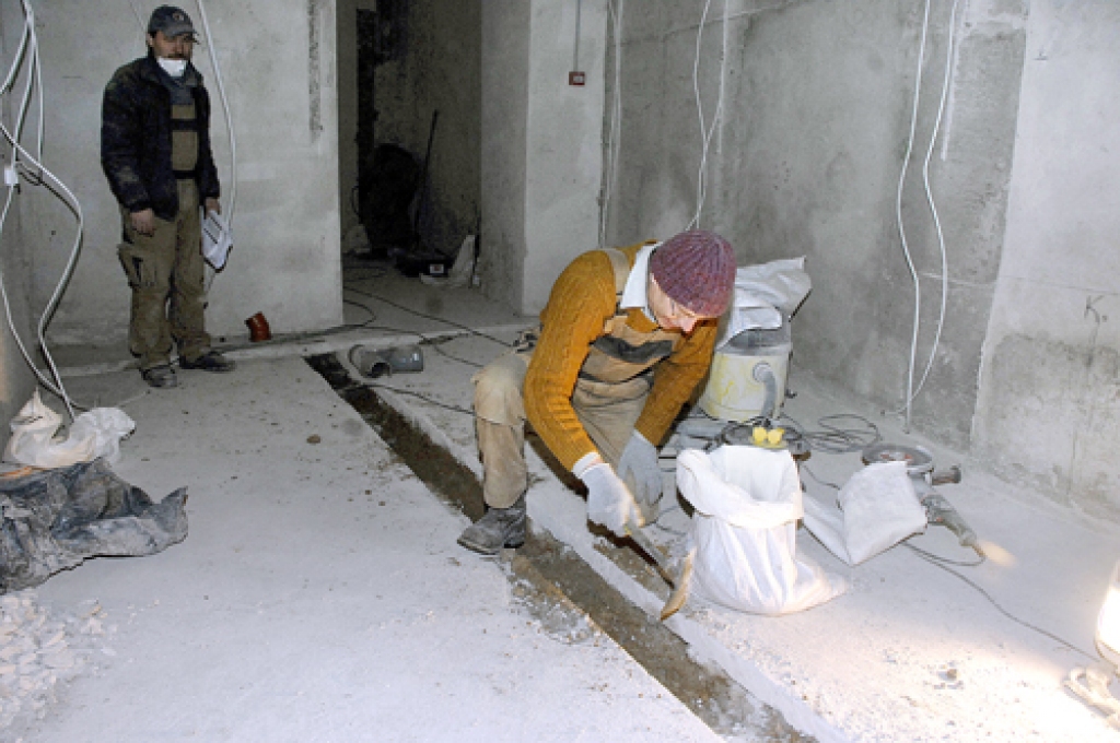 SIA «Ota un partneri» meistari Bauskas Rātsnamā atsākuši ēkas rekonstrukcijas 3. kārtas darbus iekštelpās.