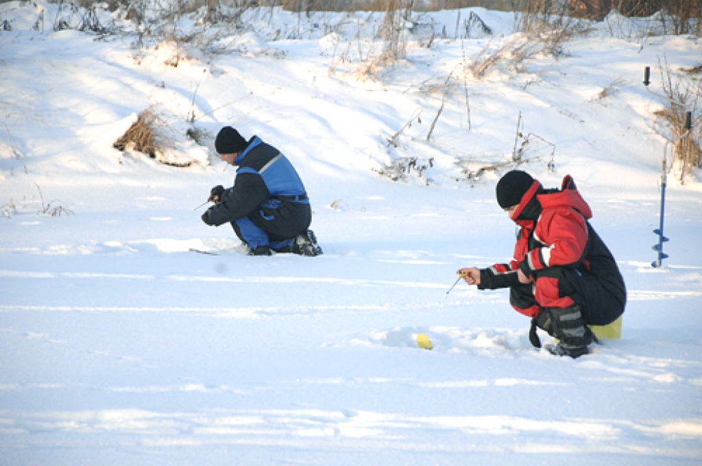 Zemledus makšķernieki Rundāles novadā.