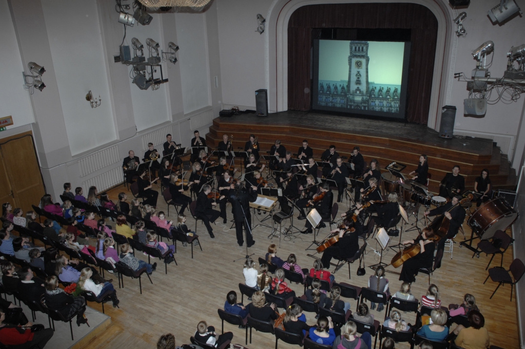 Liepājas simfoniskā orķestra koncertā Bauskā klausītāju rindās bija daudz Bauskas mūzikas skolas audzēkņu. 
Autors: Ivars Bogdanovs